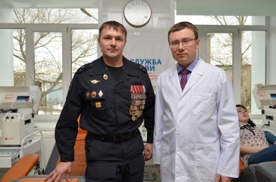 сотруднику специального отряда быстрого реагирования управления росгвардии по иркутской области полковнику виталию ананьину вручен нагрудный знак «почетный донор россии»