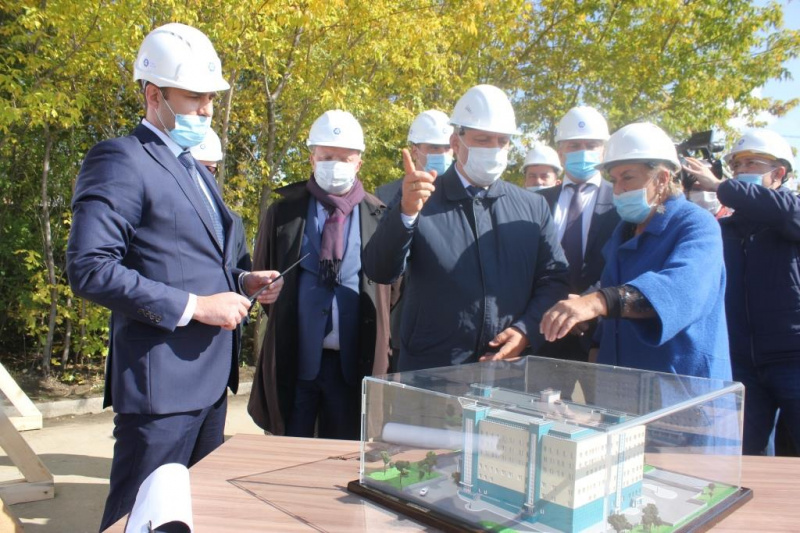 губернатор иркутской области игорь кобзев посетил стройплощадку нового радиологического корпуса иркутского онкодиспансера