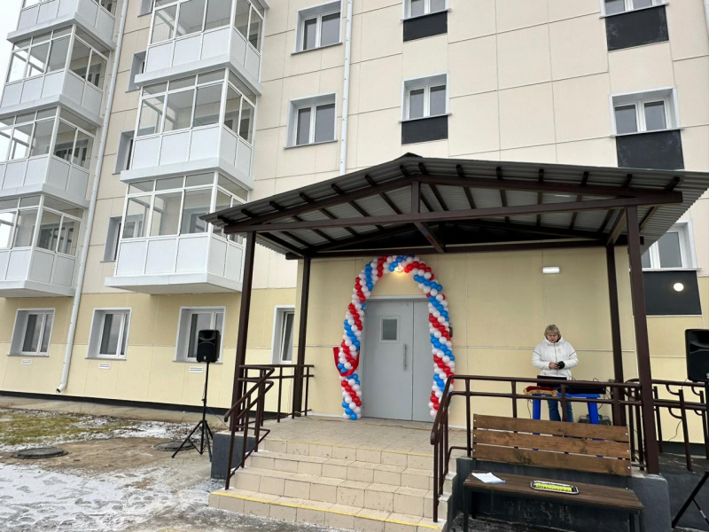 в нижнеудинске семьи медицинских работников получили квартиры в новом доме