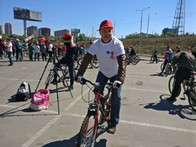 министр здравоохранения иркутской области олег ярошенко принял участие в велозаезде против спида