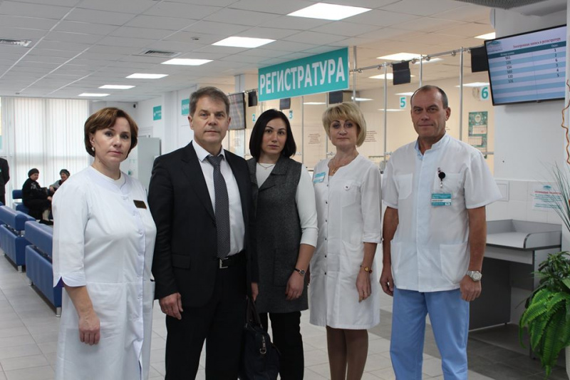 министр здравоохранения иркутской области олег ярошенко с командой специалистов регионального минздрава находится в двухдневной рабочей поездке в г. братске. 