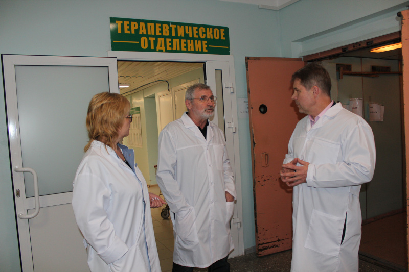 олег ярошенко посетил медицинские учреждения города усть-илимска с целью контроля реализации исполнения мероприятий дорожной карты по улучшению оказания медицинской помощи местному населению